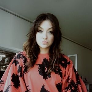 Meet your Posher, Leslie